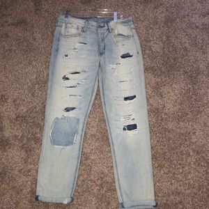 “Destroyed” boyfriend jeans